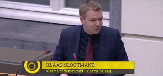 Klaas Slootmans fileert in het Vlaams Parlement de VRT-houding tegenover Vlaams Belang
