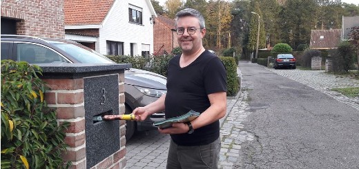 VB-afdelingen in Vlaams-Brabant verdelen duizenden pamfletten tegen paars-groen
