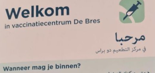 Vlaams Belang Leeuw en Halle klagen gebruik  Arabisch aan in vaccinatiecentrum