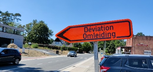 Vlaams Belang eist onmiddellijke verwijdering tweetalige verkeersborden in Tremelo-Baal